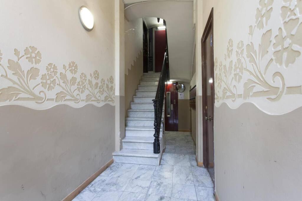 Bright & Spacious Family Flat In Apartment