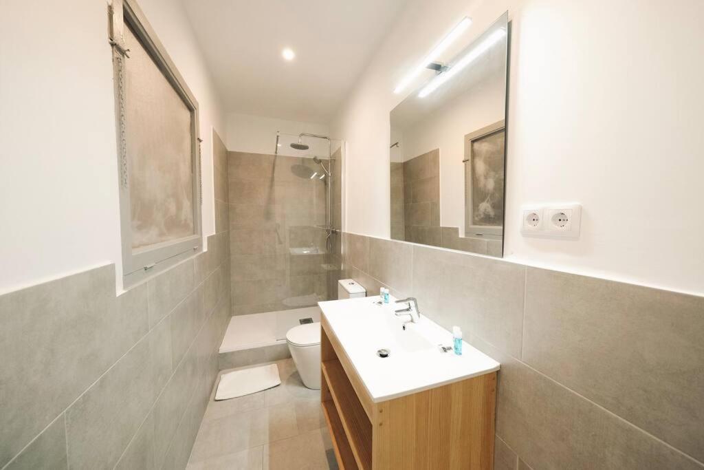 - Eixample Entresuelo Apartment Barcelona