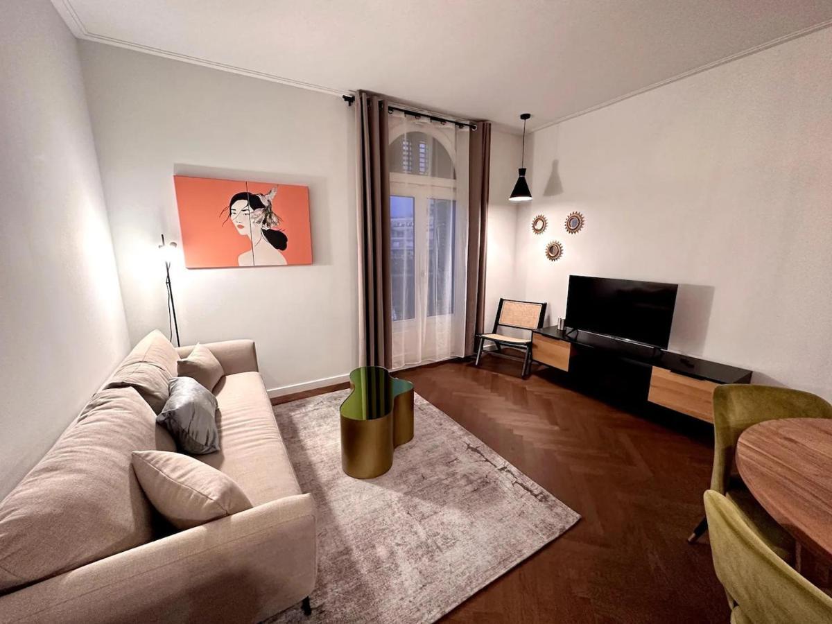 Centro, En Diagonal Junto A Sagrada Familia Apartamento *