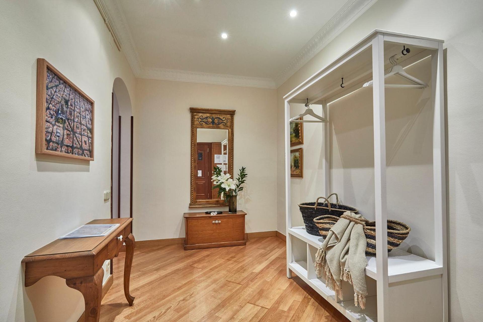 Apartamento Bbarcelona Gaudi Avenue Flat *