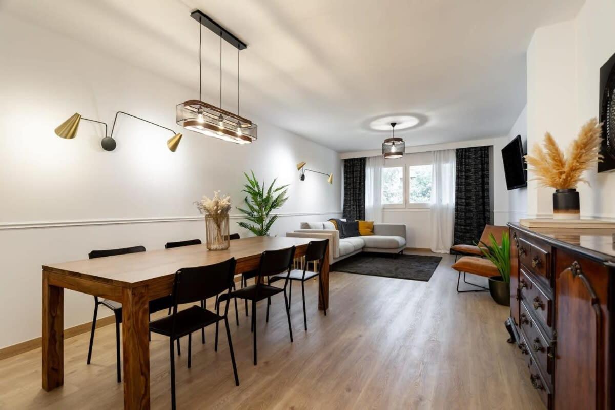 Exclusive Huge 4 Double Bedroom Center Apartment *