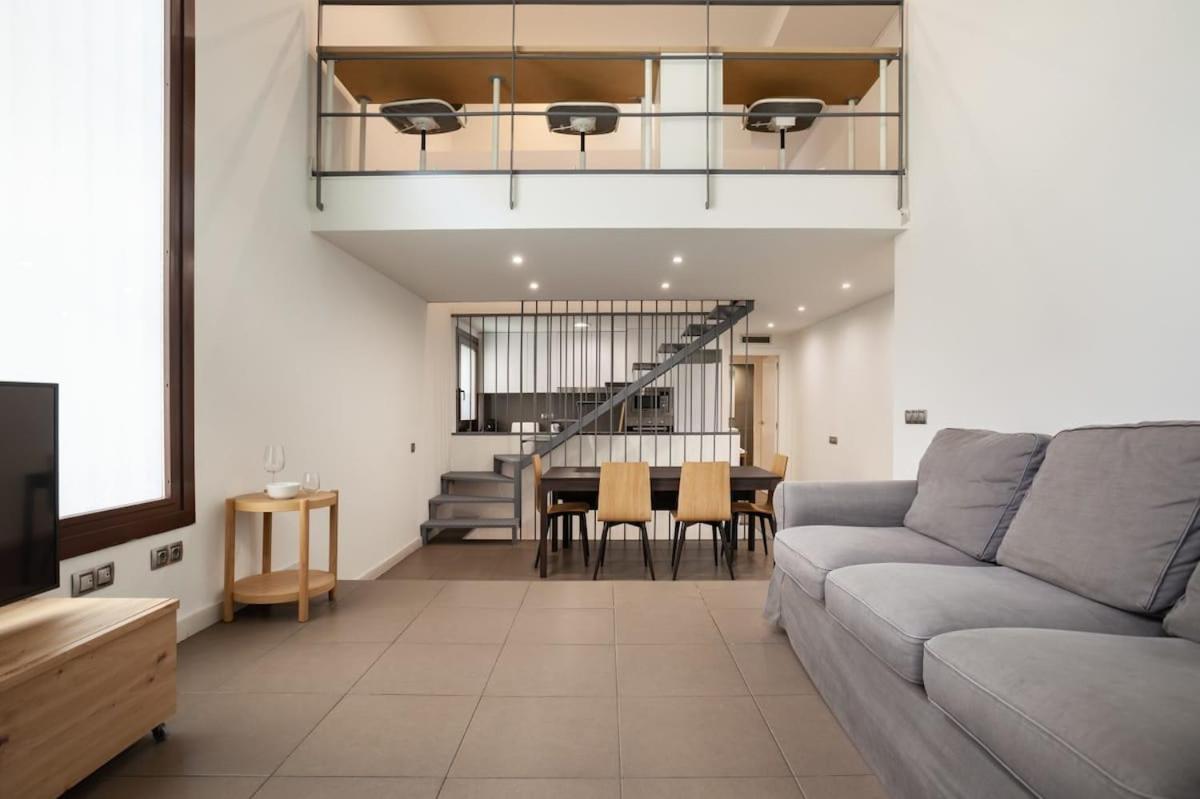 Modern And Bright 4bd Triplex In Paralel! Holiday home *