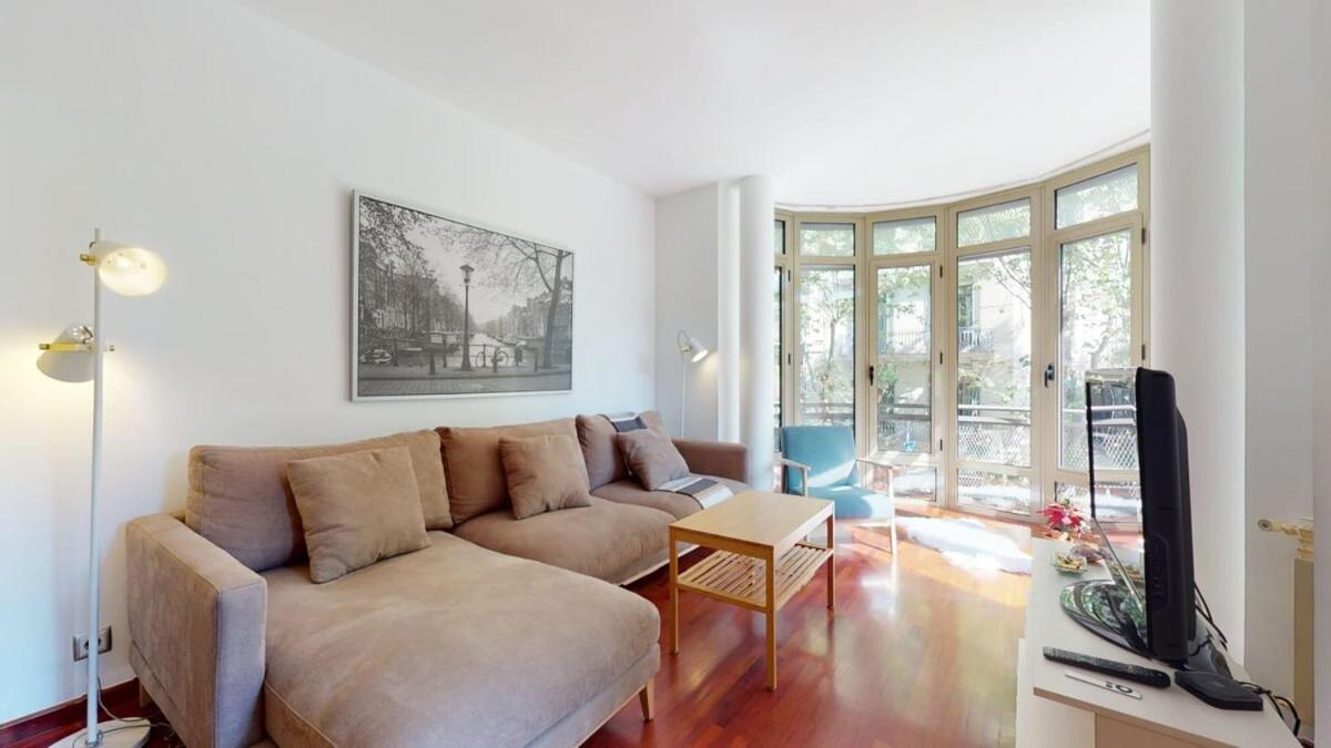 Modern And Bright Three-bedroom In Eixample Appartement Barcelona