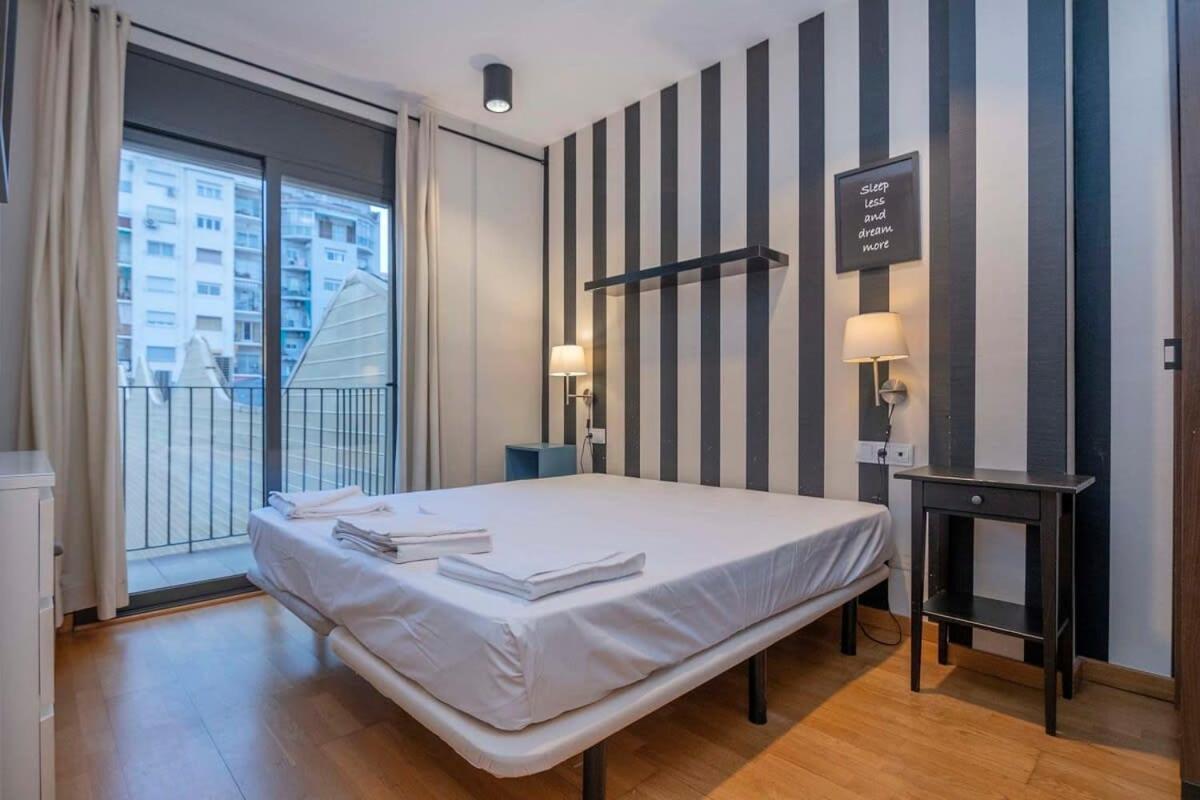 Apartamento 2 Bedroom With Balcony In Eixample 1-1 *
