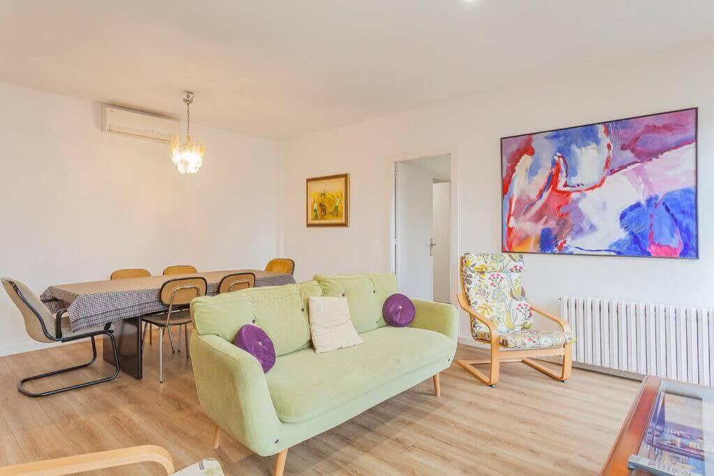 Big For 14 In The Heart Of Eixample Appartement