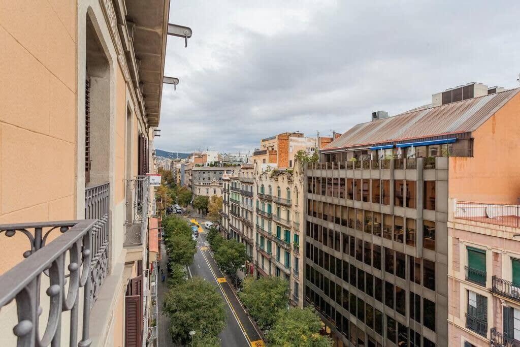 Big For 14 In The Heart Of Eixample Barcelona