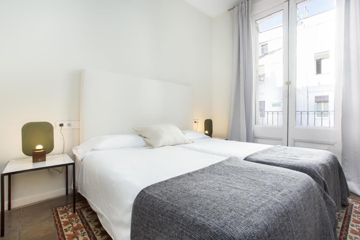 Appartement 4 Bedroom With A Balcony In Ramblas 2 2 Barcelona