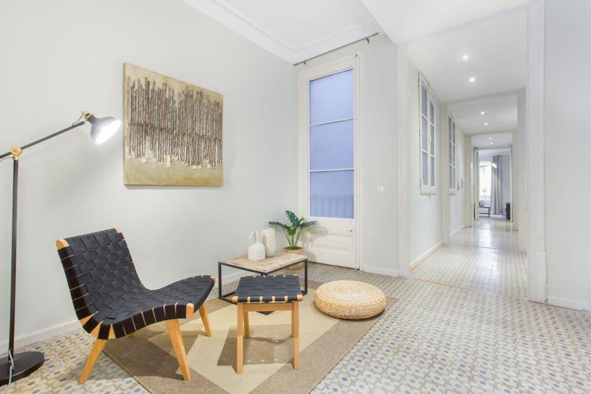 4bedroom With A Balcony In Ramblas 1 2 Barcelona