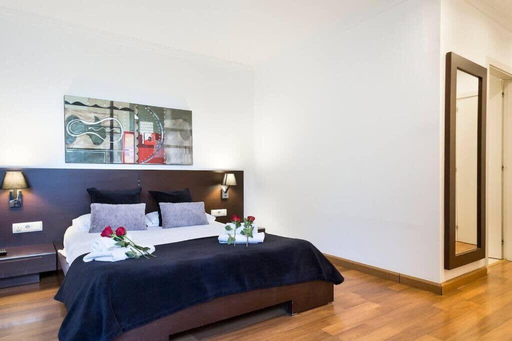 And Elegant 4 Bedroom By Placa Catalunya