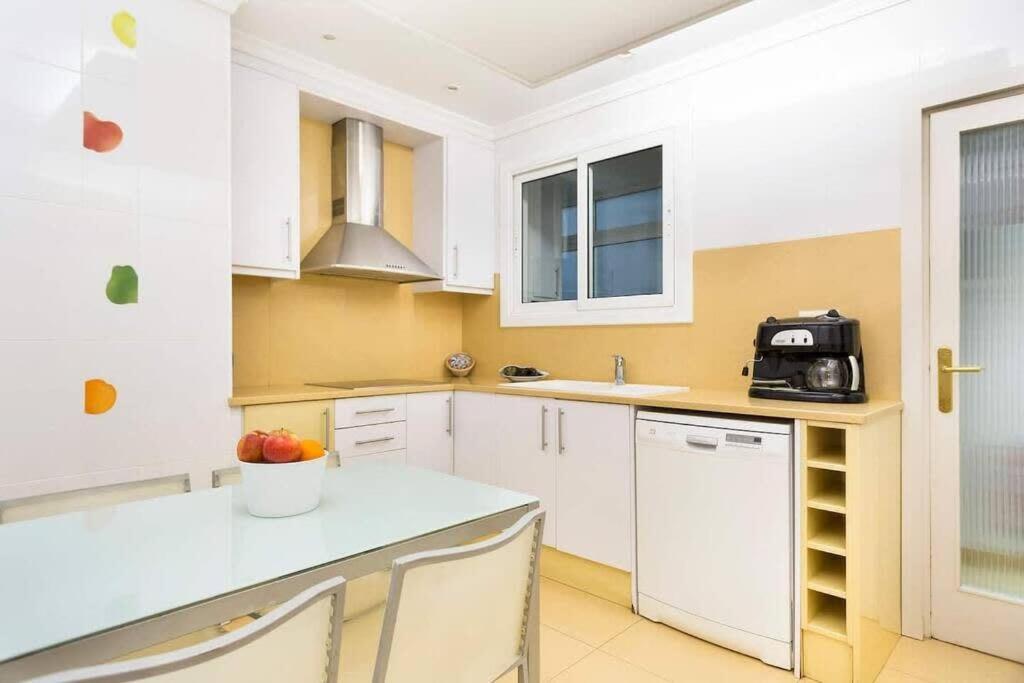And Elegant 4 Bedroom By Placa Catalunya *