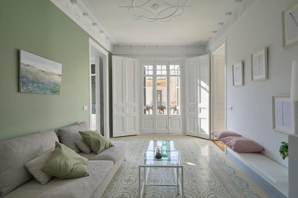 Exclusive Luxe Design - Large Tranquil Penthouse