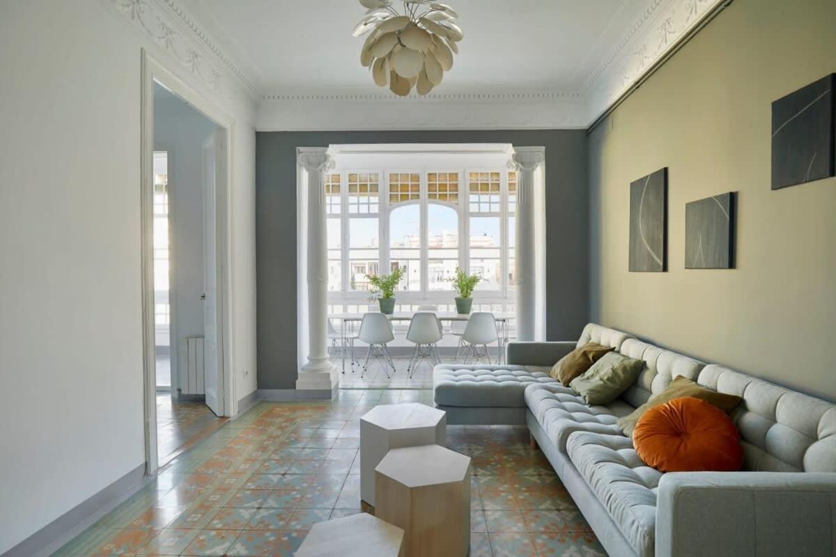Exclusive Luxe Design - Large Tranquil Penthouse Appartement