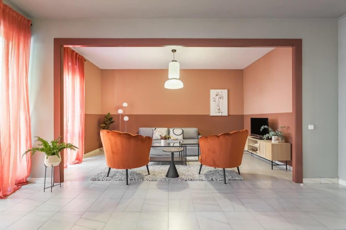 Sagrada Familia- Fantastic Bold Catalan 3 Bedroom Balcony Appartement
