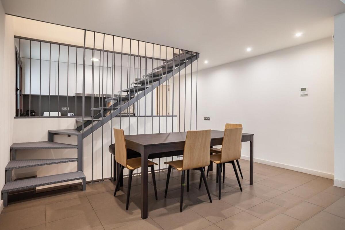 Holiday home Modern And Bright 4bd Triplex In Paralel!