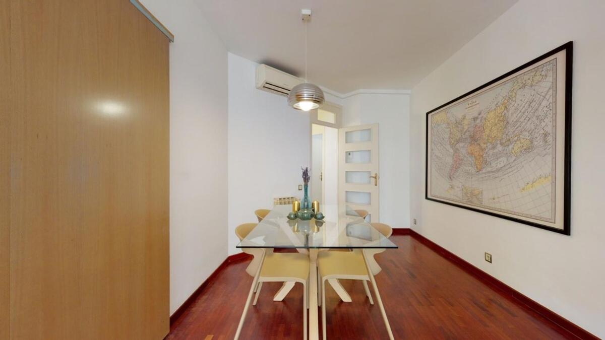 Modern And Bright Three-bedroom In Eixample Appartement *