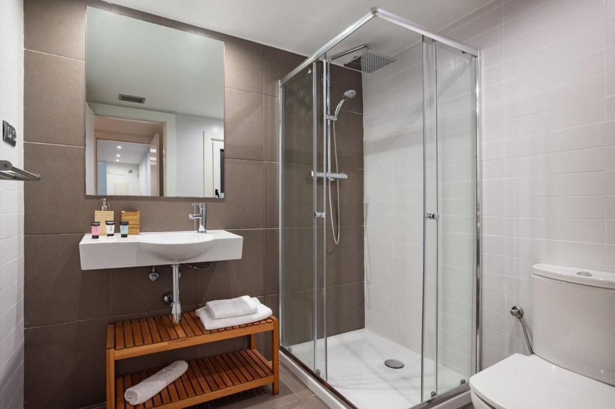 Modern And Bright 4bd Triplex In Paralel! Holiday home *