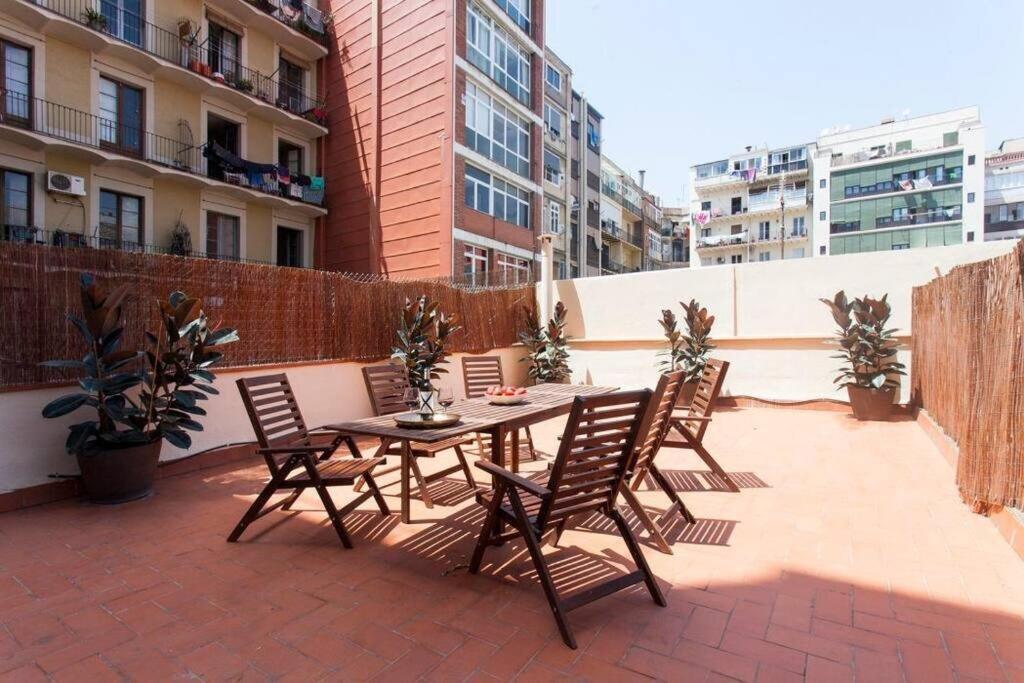 Stylish And Centric 2-bedroom In Eixample &terrace P2 Barcelona