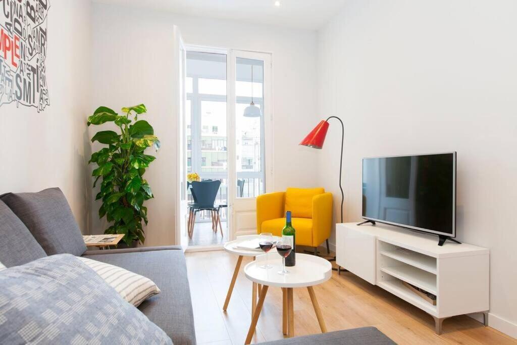 Beautiful 4bd 4ba In Eixample District Apartment *