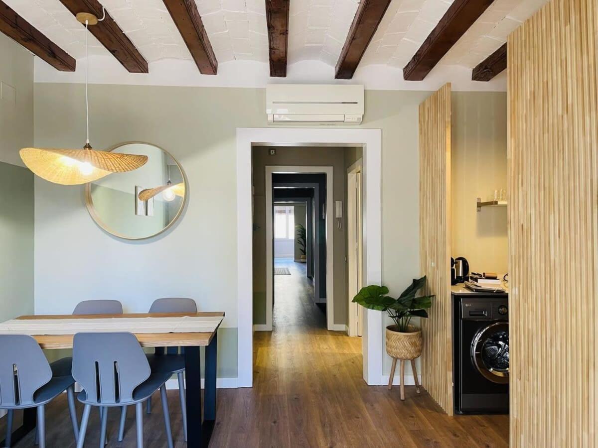 Plaza Catalunya Recently Renovated 5bd-4bth Apartamento *