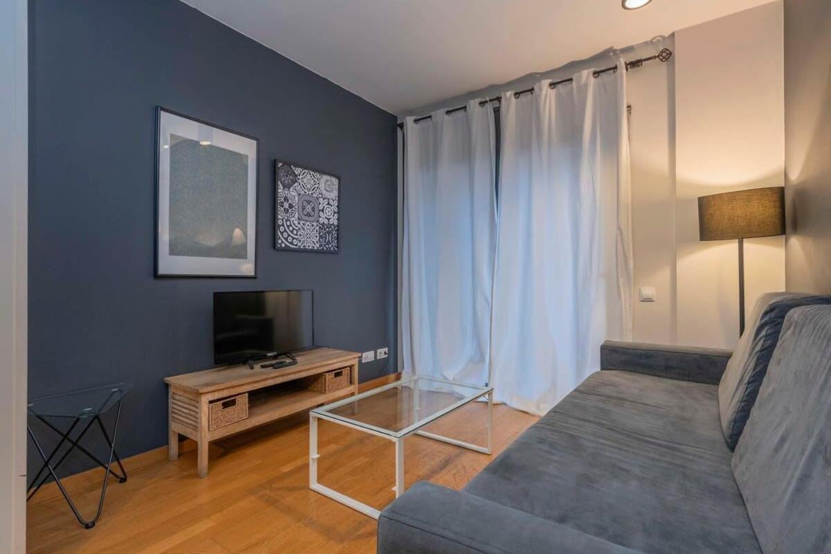 2 Bedroom With Balcony In Eixample 3-2 Apartment Barcelona