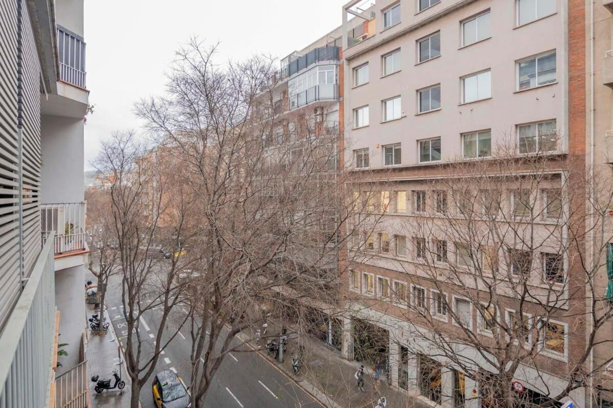 2 Bedroom With Balcony In Eixample 3-2 Barcelona