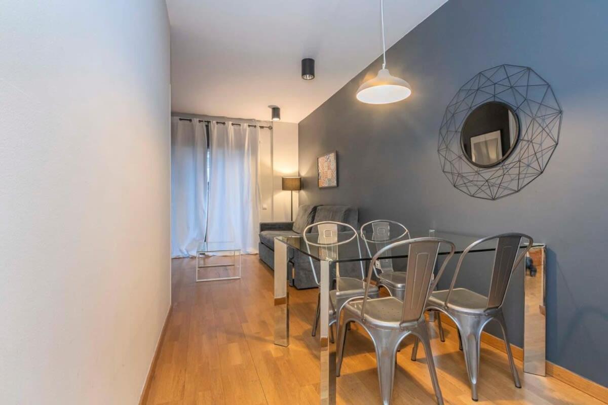 Apartment 2 Bedroom With Balcony In Eixample 3-2