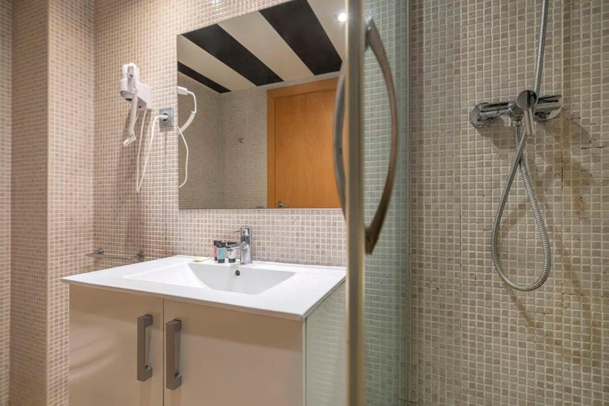 Apartment 2 Bedroom With Balcony In Eixample 3-2