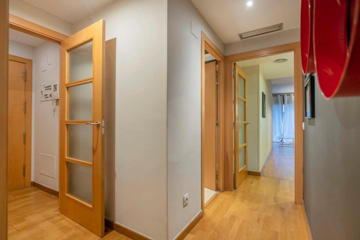 Apartment 2 Bedroom With Balcony In Eixample 3-2 Barcelona