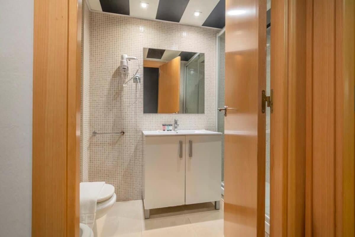 2 Bedroom With Balcony In Eixample 3-2 Apartment