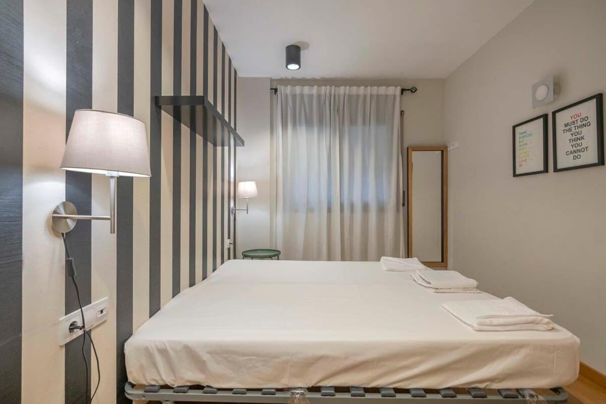 Apartment 2 Bedroom With Balcony In Eixample 3-2 *