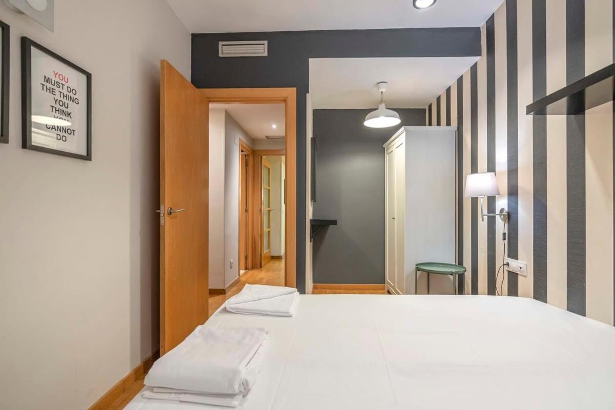 2 Bedroom With Balcony In Eixample 3-2