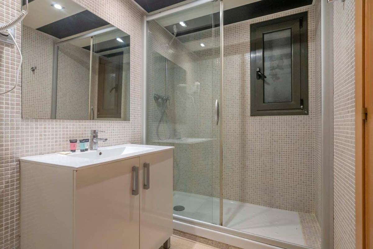 Apartment 2 Bedroom With Balcony In Eixample 3-2