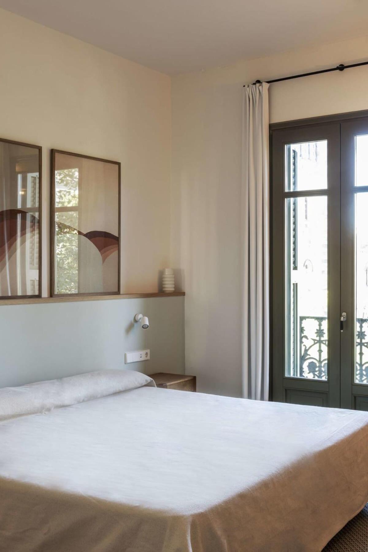 Amazing 5 Bd 5 Bathroom Next To Plaza Catalunya *