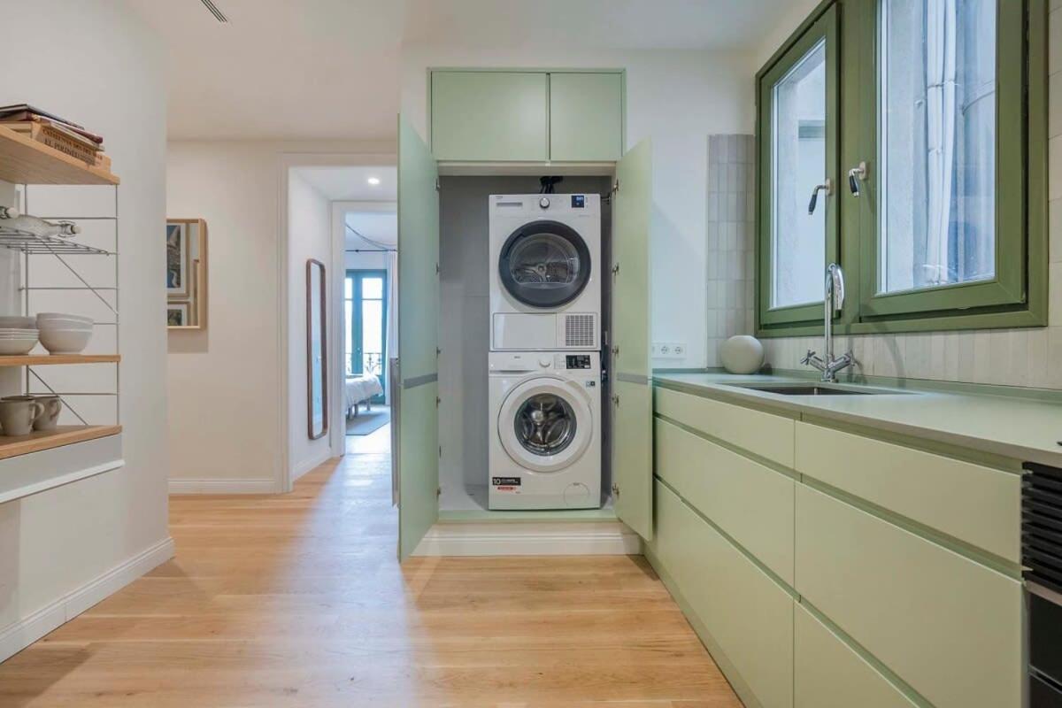 Amazing 5 Bd 5 Bathroom Next To Plaza Catalunya *