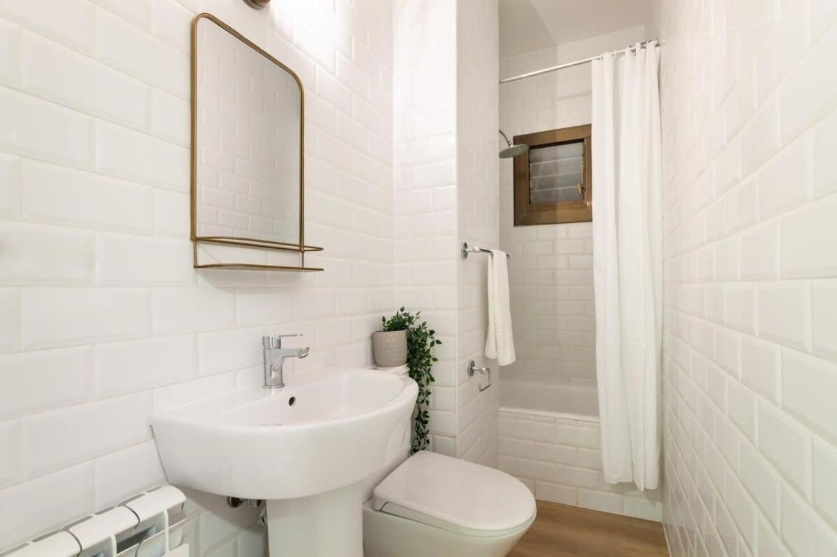 Exclusive Huge 4 Double Bedroom Center Apartment *