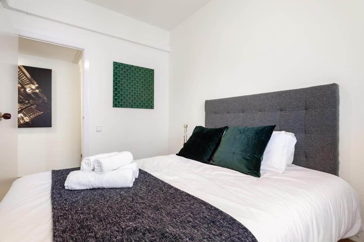 Exclusive Huge 4 Double Bedroom Center *