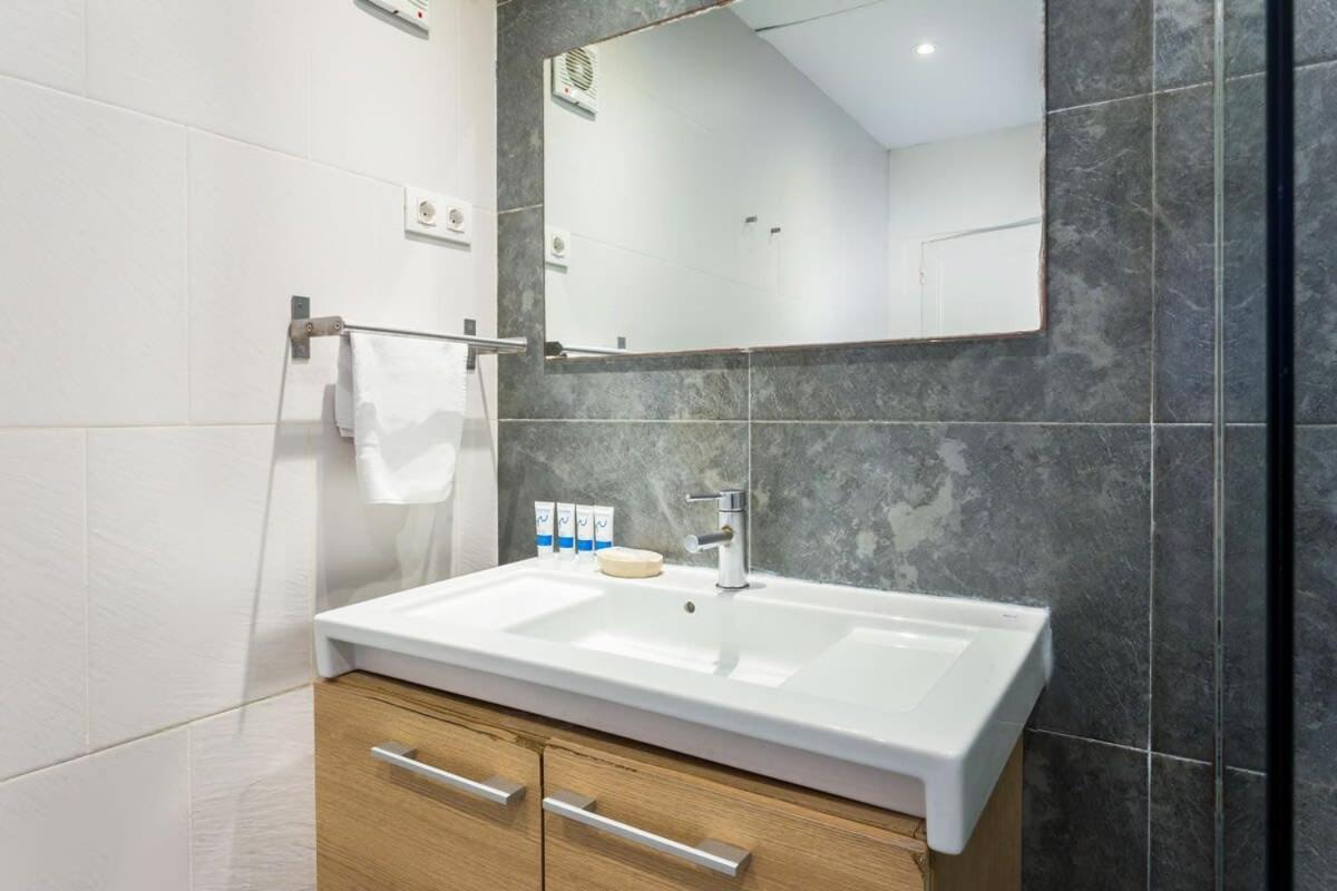 4bedroom With Balcony In Ramblas 1 1 *
