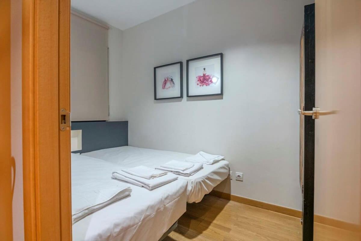 2 Bedroom With Balcony In Eixample 1-1 *