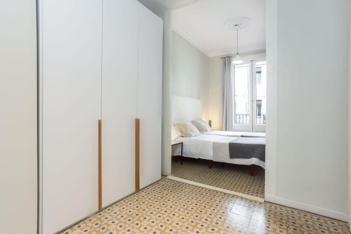 4bedroom With A Balcony In Ramblas 1 2 Barcelona
