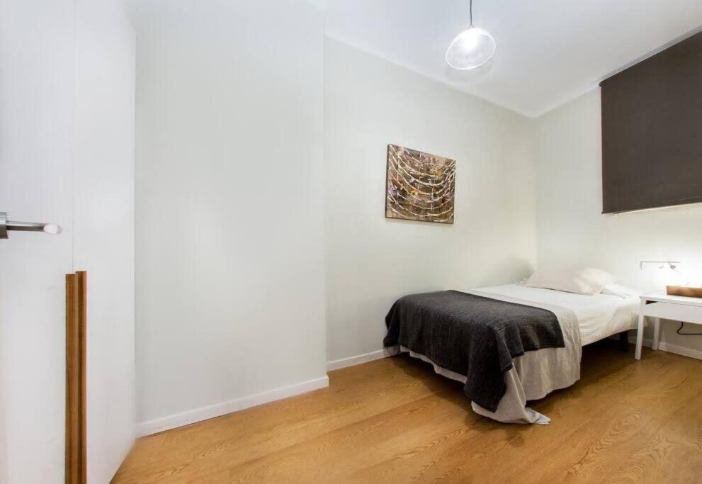 Bright And Modern 3bedroom In Ramblas 3 1b * Barcelona