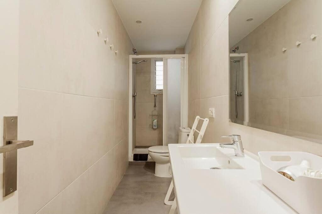 Big For 14 In The Heart Of Eixample Appartement Barcelona