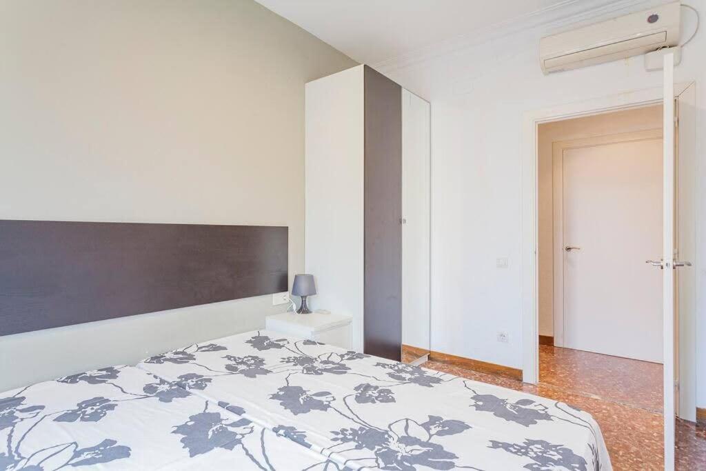 Big For 14 In The Heart Of Eixample Appartement Barcelona