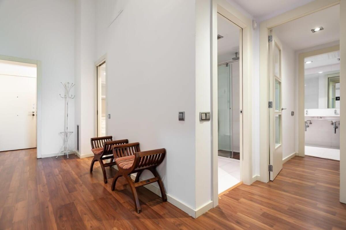 Plaça Catalunya Incredible 3bedroom Duplex With Balcony Appartement