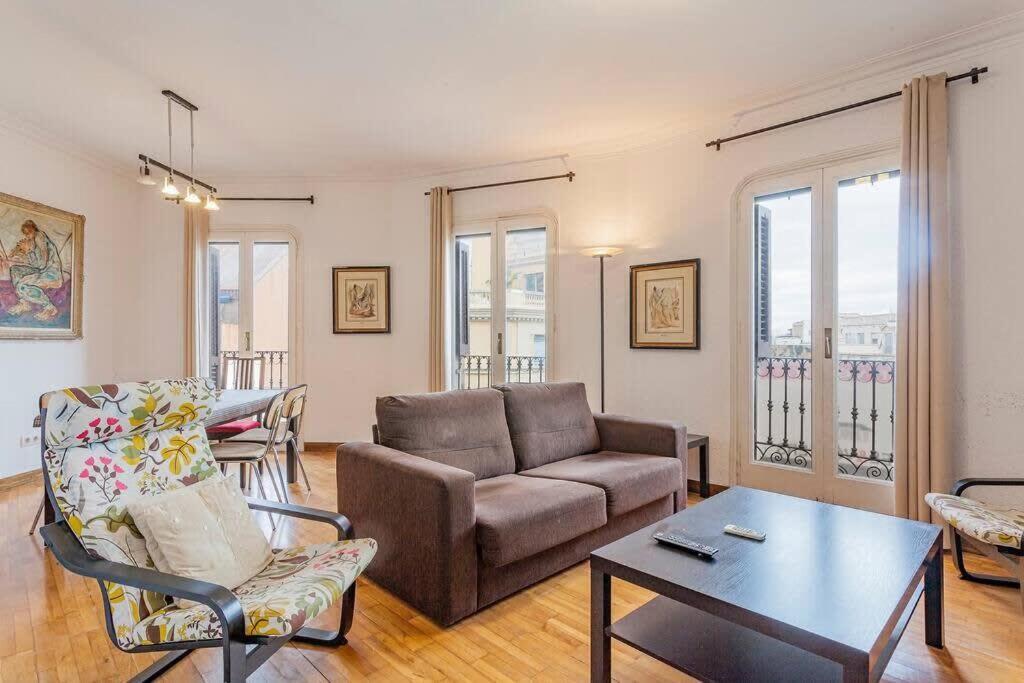 Big For 14 In The Heart Of Eixample * Barcelona