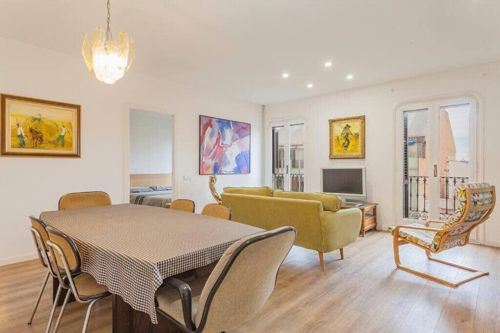 Big For 14 In The Heart Of Eixample Barcelona