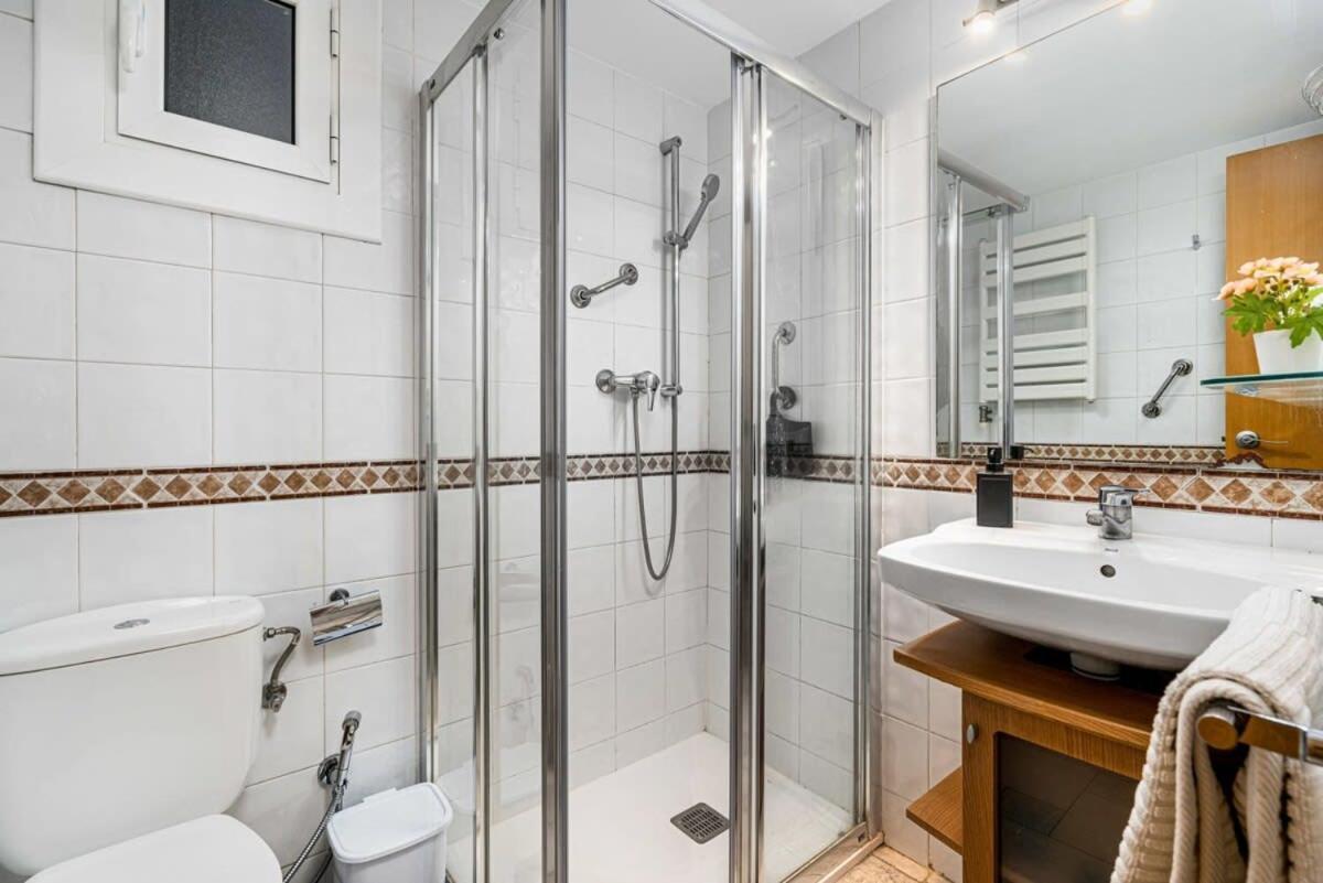 Historic With Private Terrace In Example Apartment Barcelona