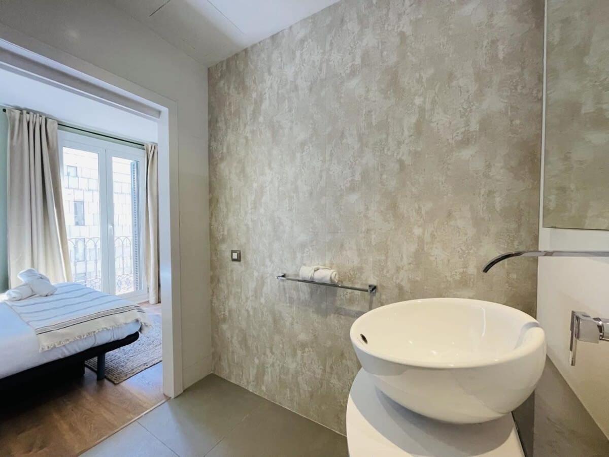 Apartamento Plaza Catalunya Recently Renovated 5bd-4bth *