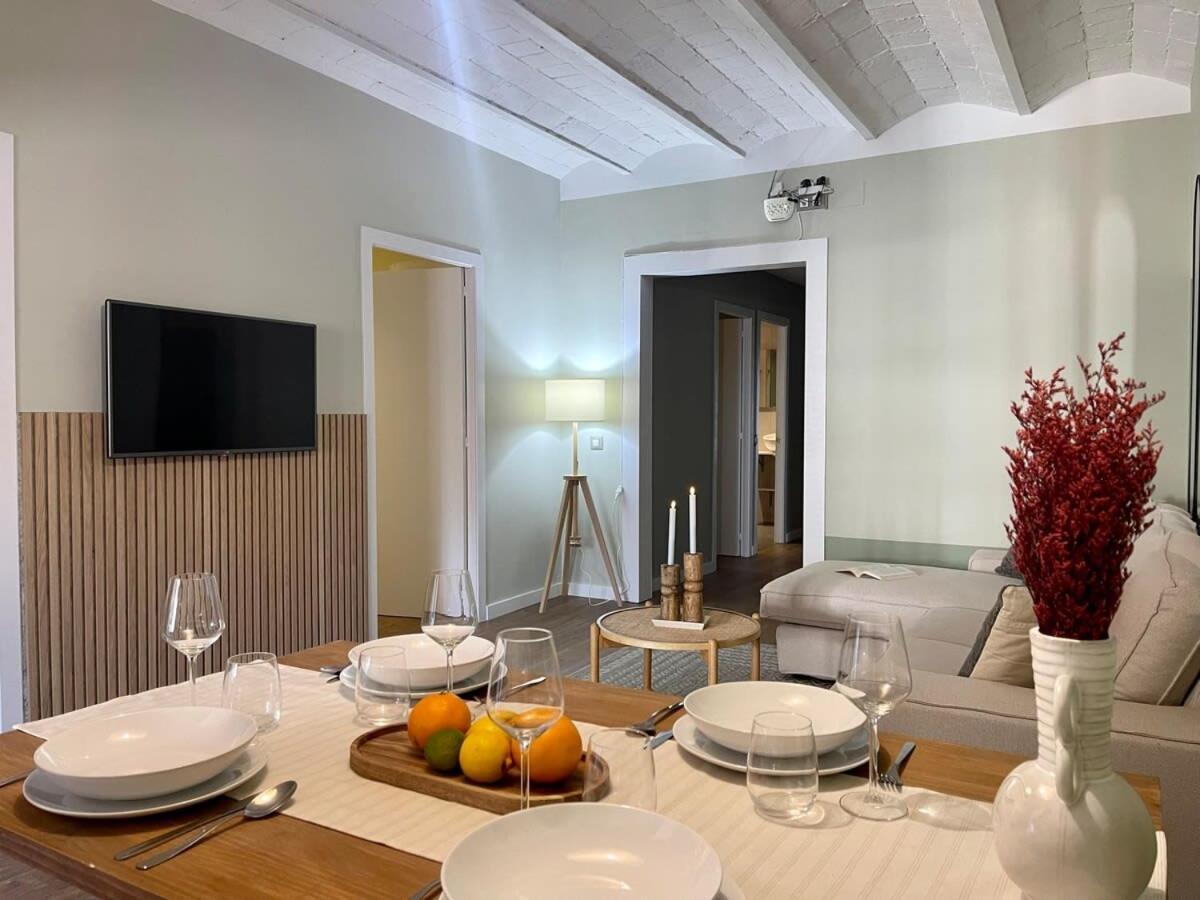 Plaza Catalunya Recently Renovated 5bd-4bth Appartement *