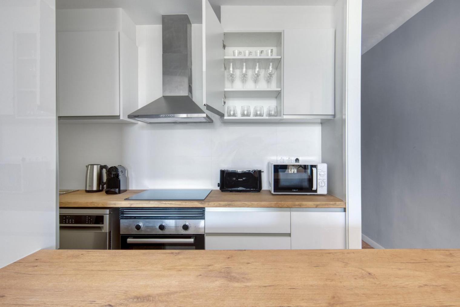 Blueground Les Corts Balcony Furnished Bcn-128 *