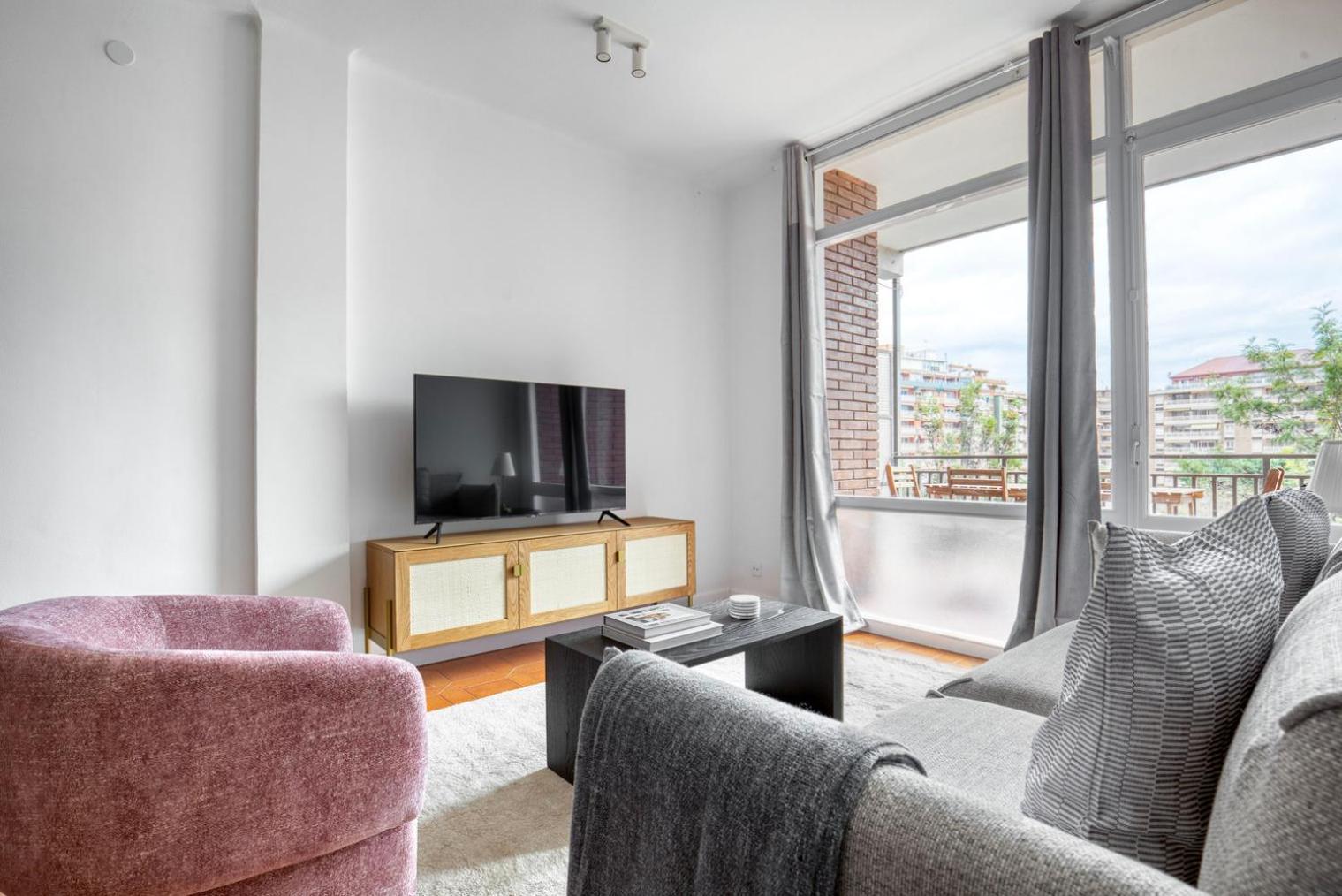 Blueground Les Corts Balcony Furnished Bcn-128 * Barcelone